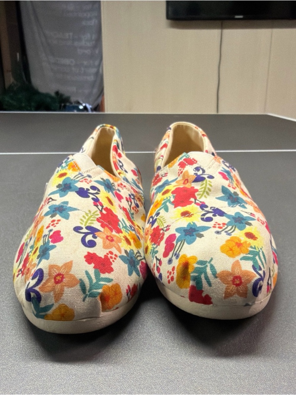 TOMS Women's Floral Canvas Flats Multicolor Slip-On US Size 9 - Picture 2 of 9